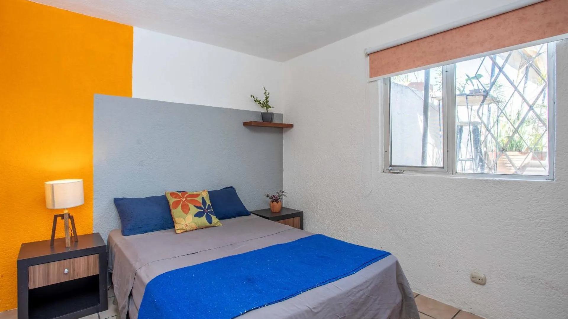 Hostal La Paz & Love Guadalajara Vendégház